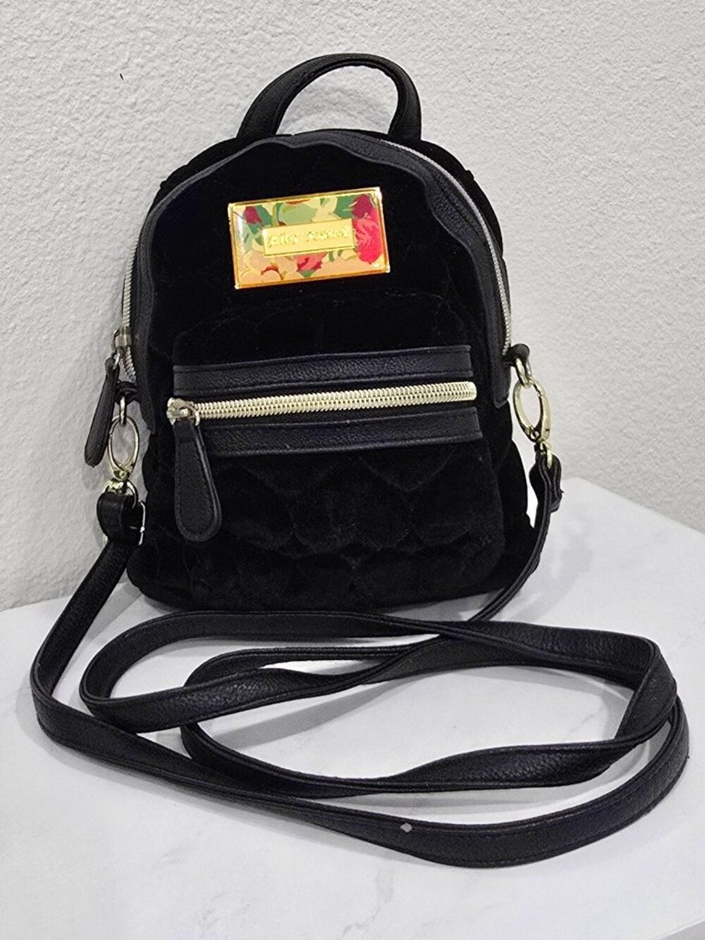 Betsey Johnson ✦ Black Velvet Mini Backpack ✦ Gold Hardware Floral Interior NWT - Picture 2 of 9